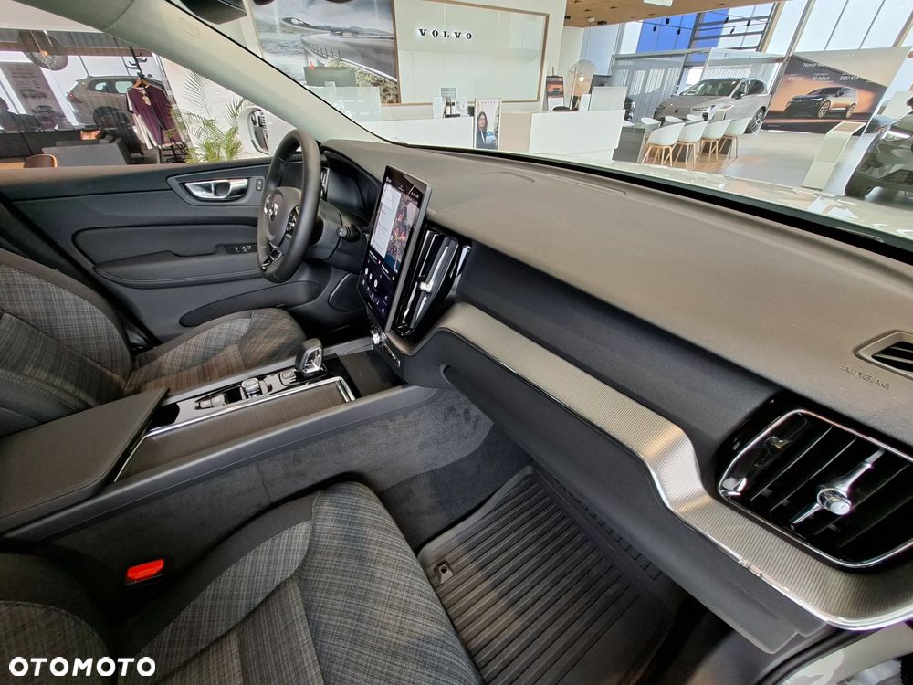 Volvo XC 60 B5 B AWD Core - 17