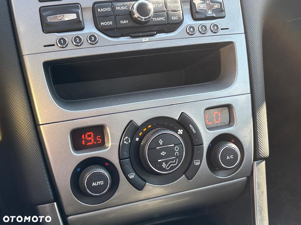 Peugeot 308 1.6 Premium - 29