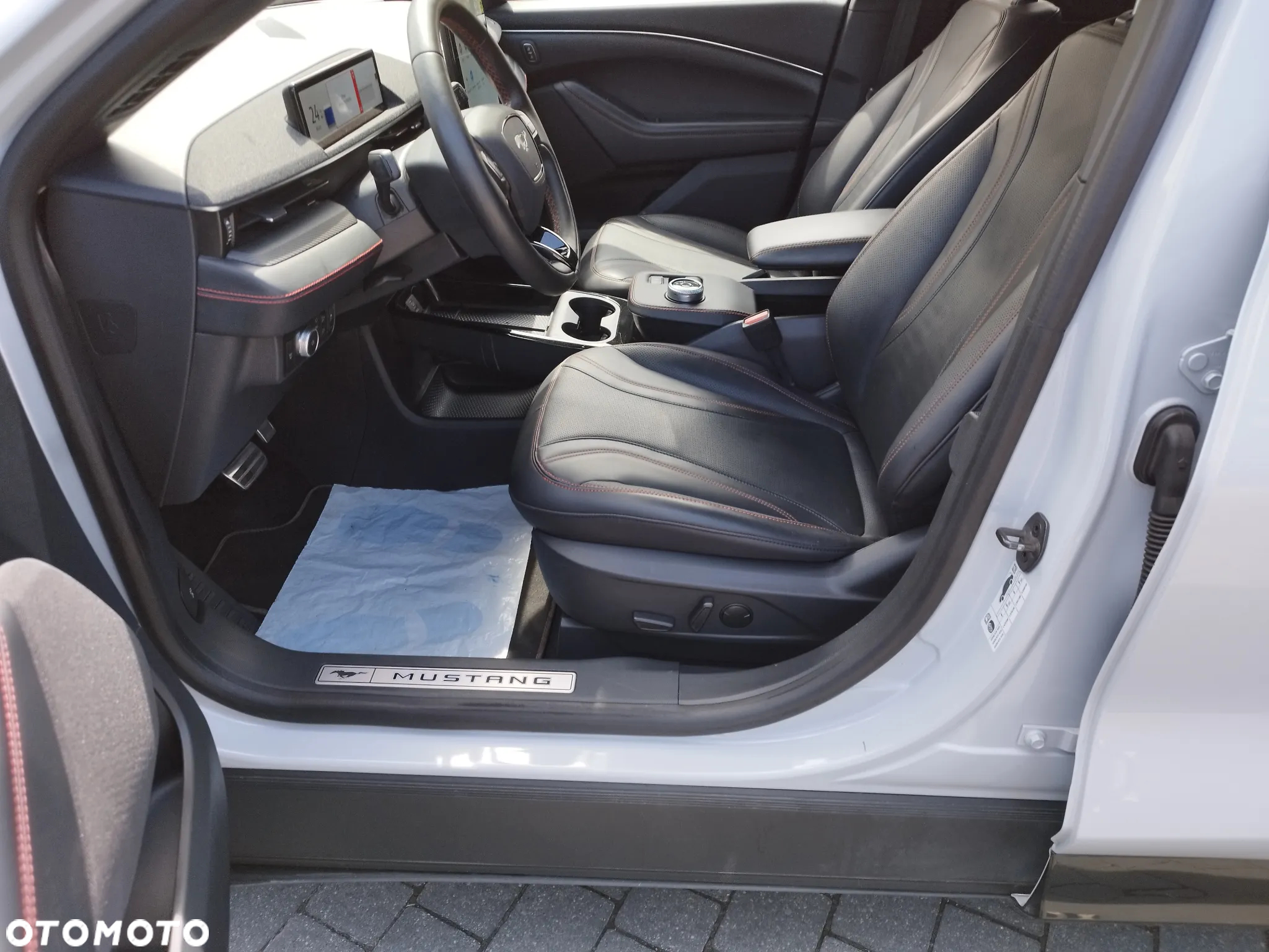Ford Mustang Mach-E 91 kWh AWD Premium - 24