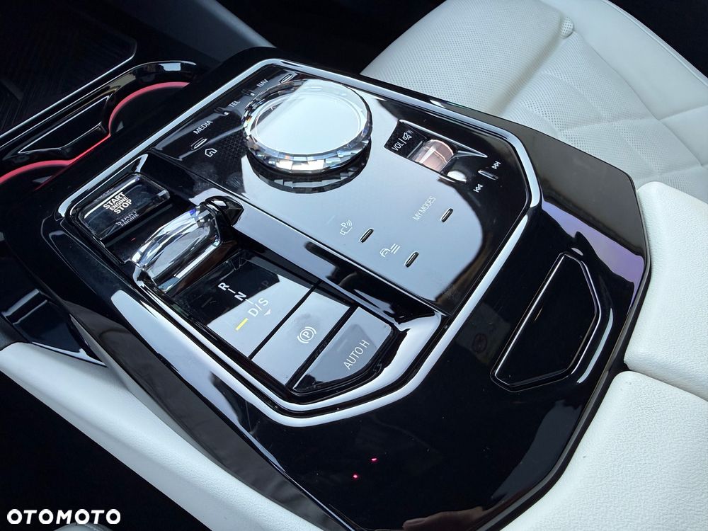 BMW Seria 5 550e xDrive PHEV M Sport - 27