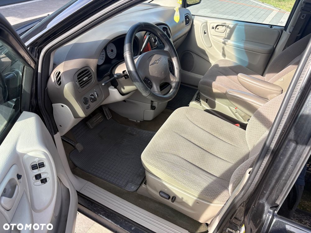 Chrysler Town & Country - 8