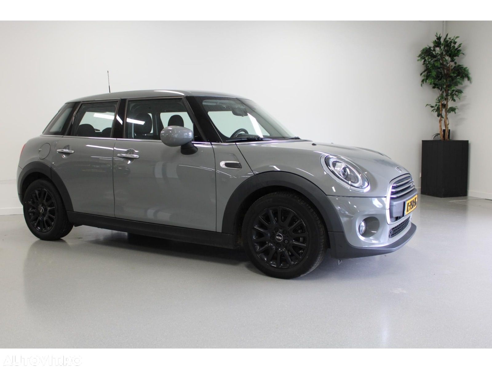 Mini Cooper - 1