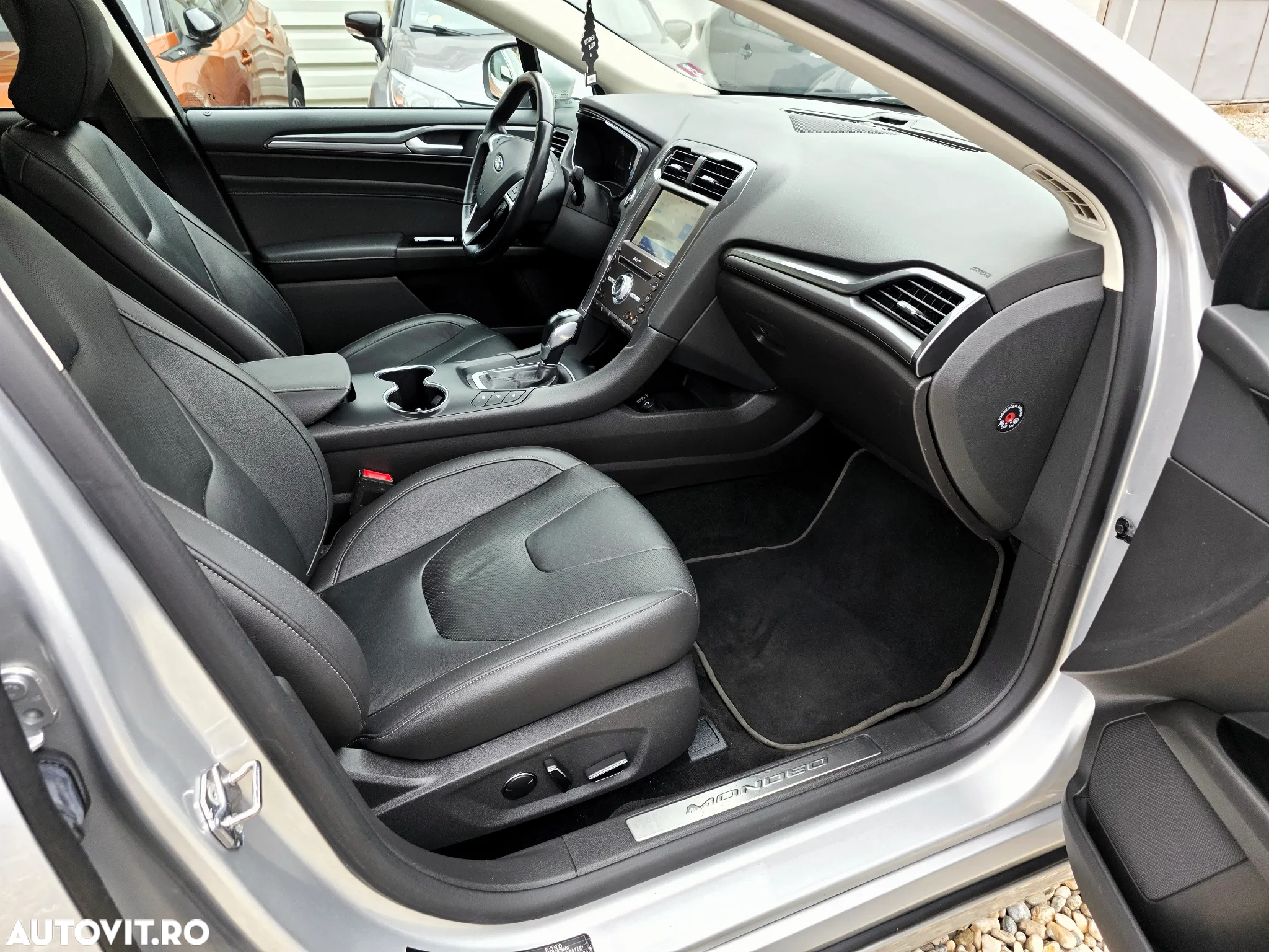 Ford Mondeo 2.0 HEV Titanium - 14