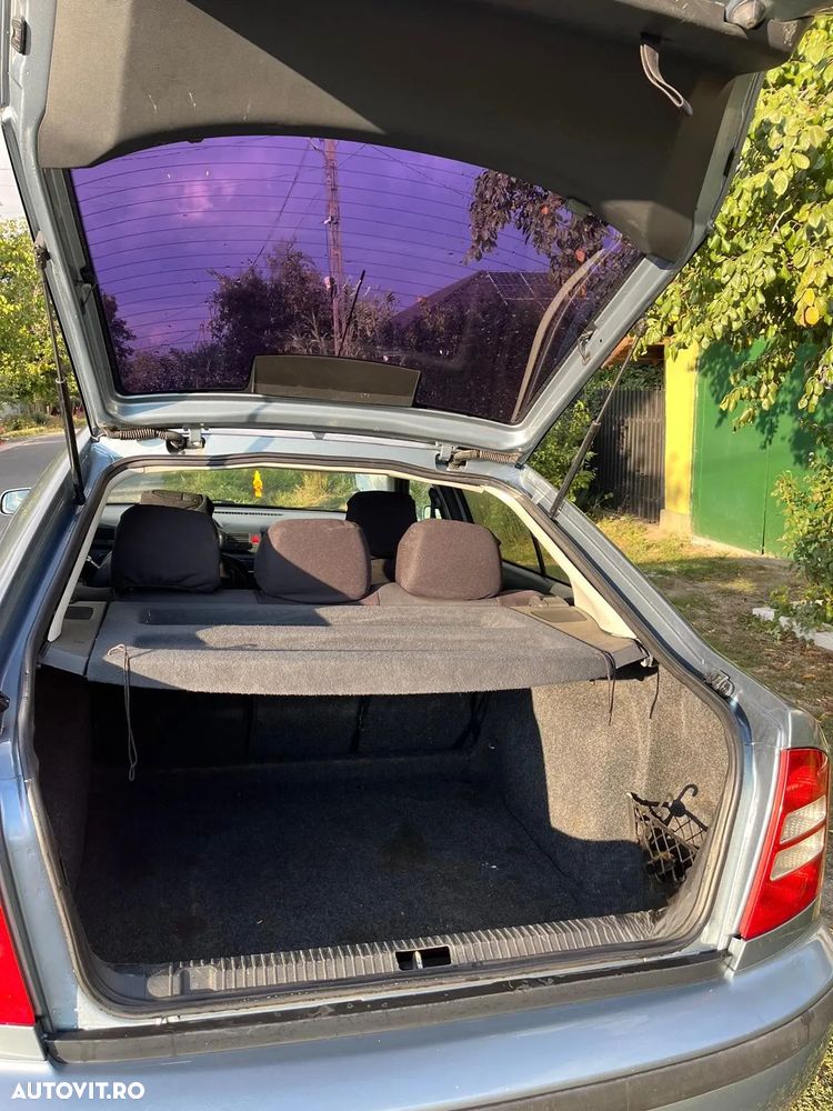 Skoda Octavia 1.6 Combi - 9