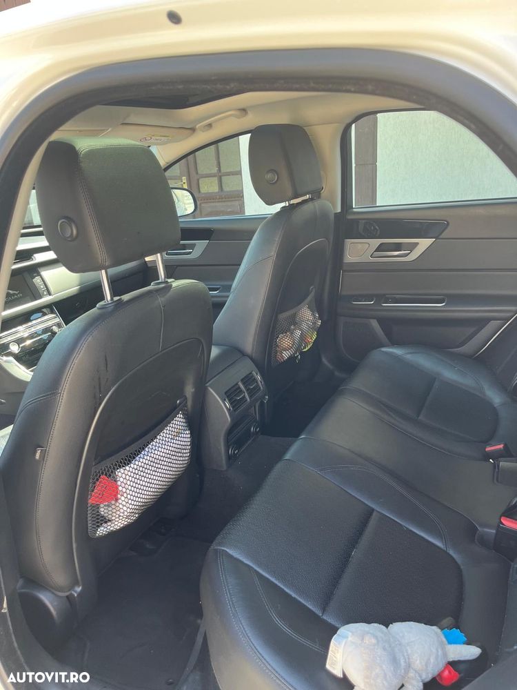 Jaguar XF 20d RWD Prestige - 7
