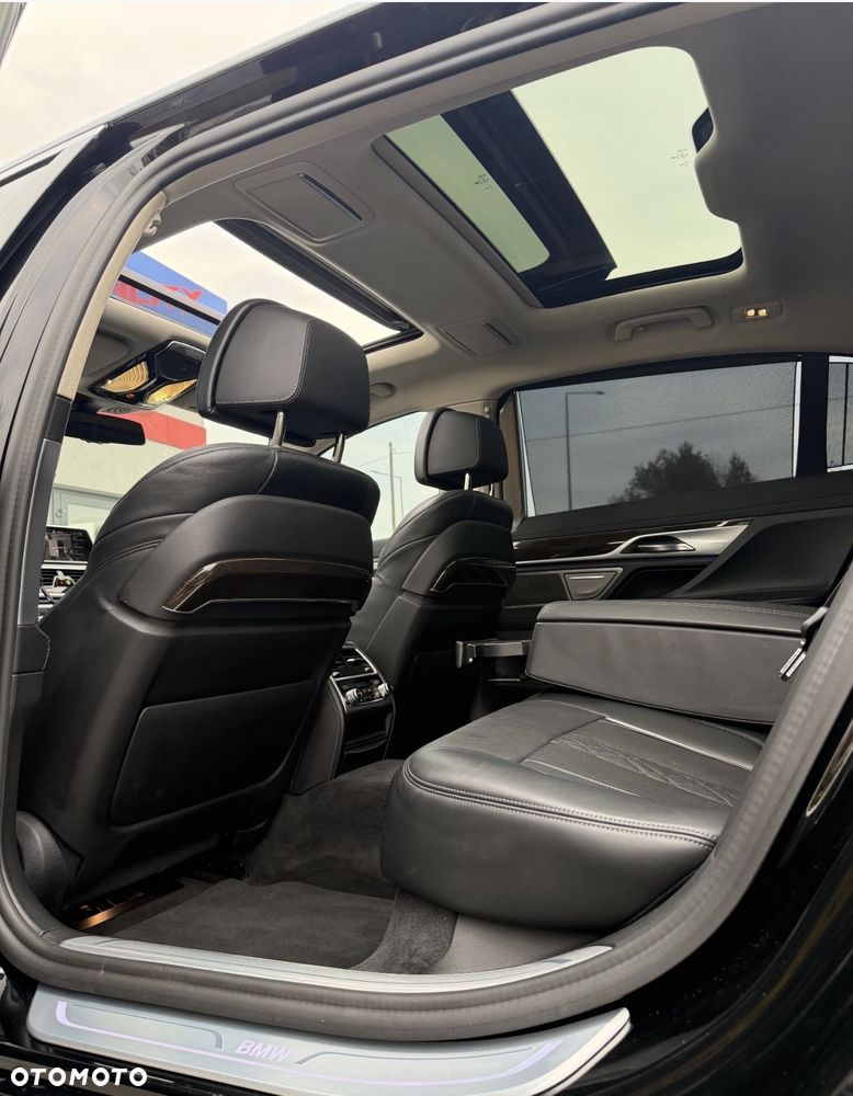 BMW Seria 7 740Li - 26
