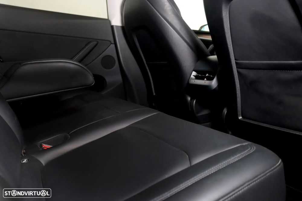 Tesla Model Y Long Range Dual Motor AWD - 18