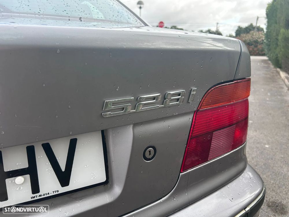 BMW 528 iA - 6