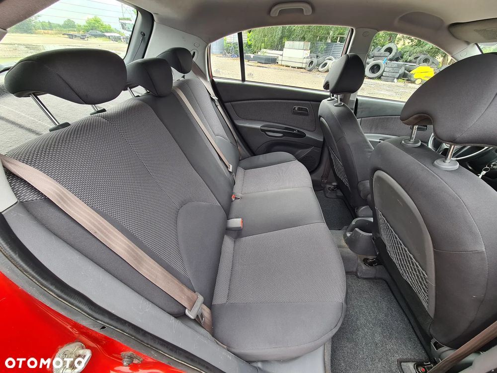 Kia Rio 1.4 Comfort - 18