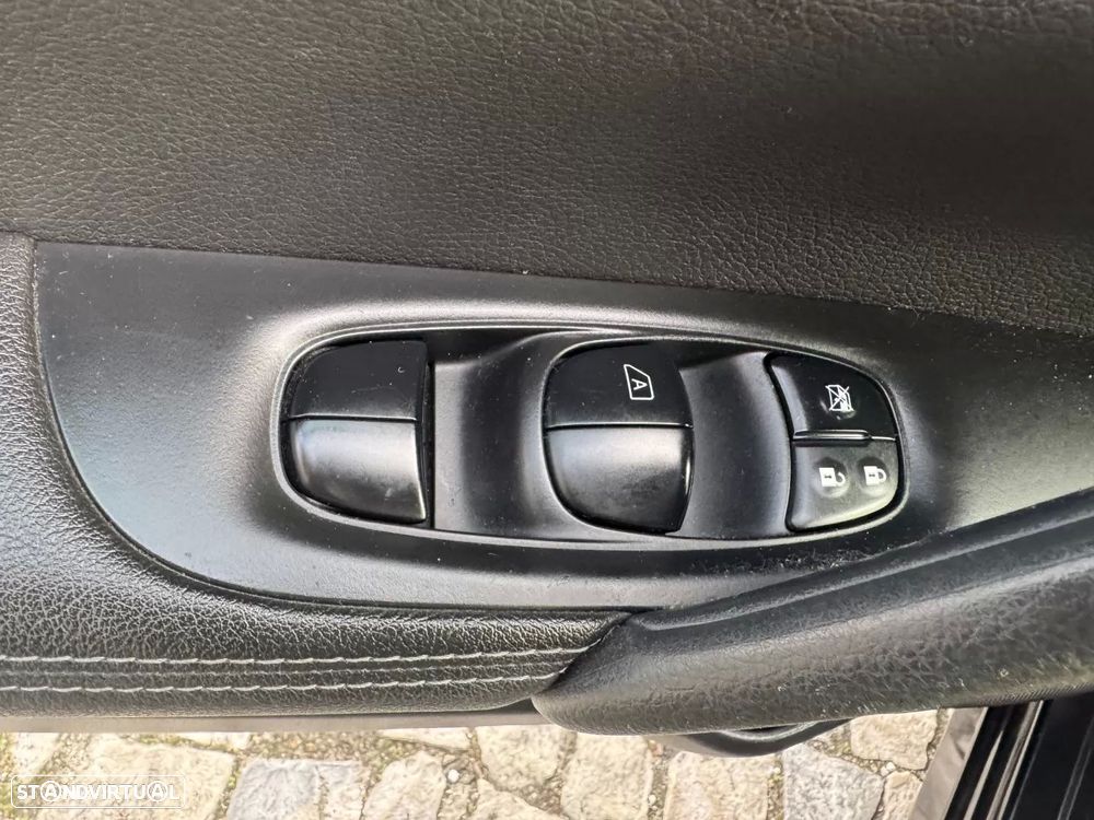 Nissan Qashqai 1.5 dCi N-Connecta - 32