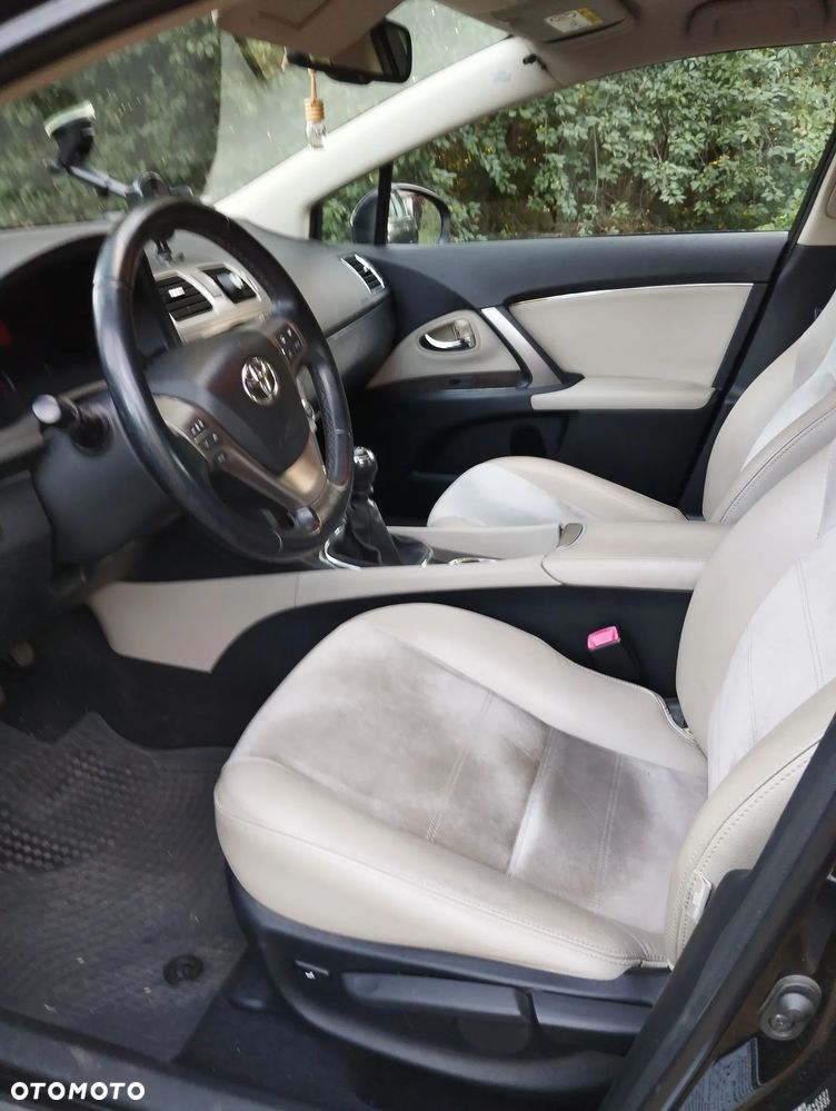 Toyota Avensis 2.0 D-4D Premium - 13