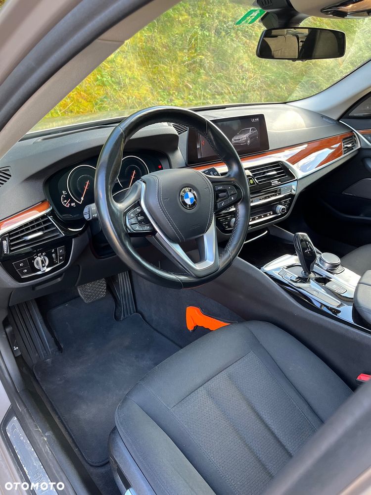 BMW Seria 5 520d xDrive - 23