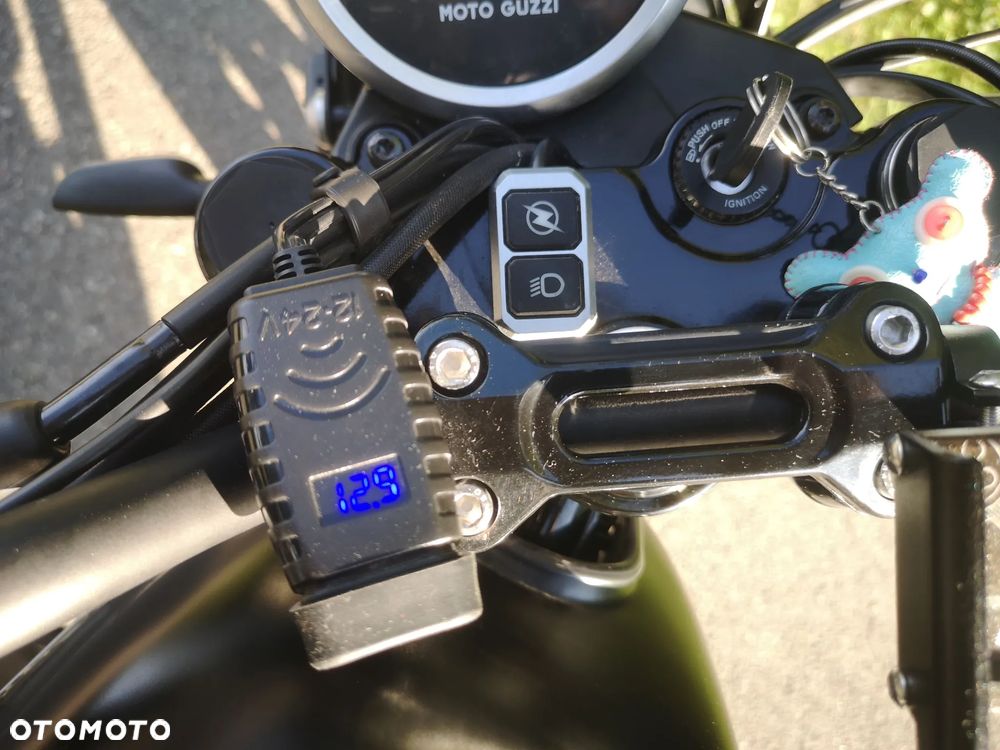Moto Guzzi V7 - 24