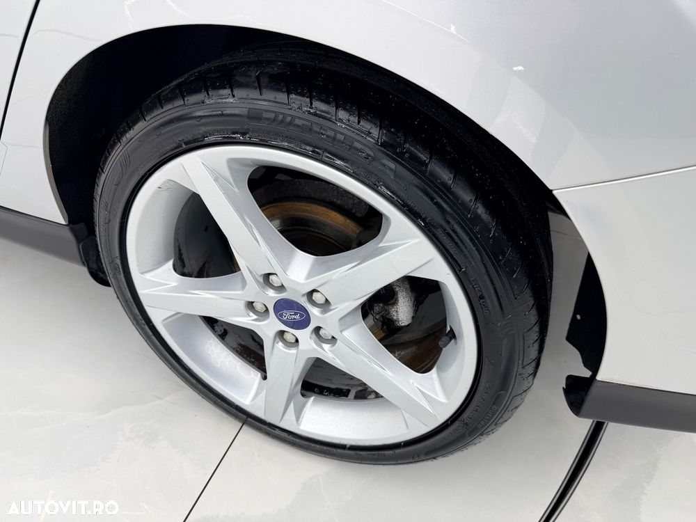 Ford Focus - 13