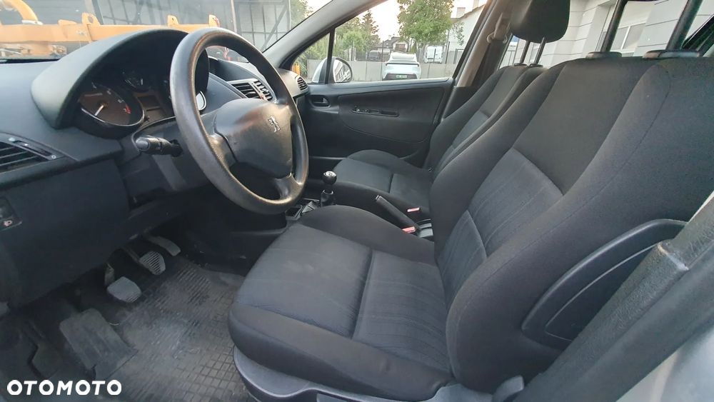 Peugeot 207 - 11