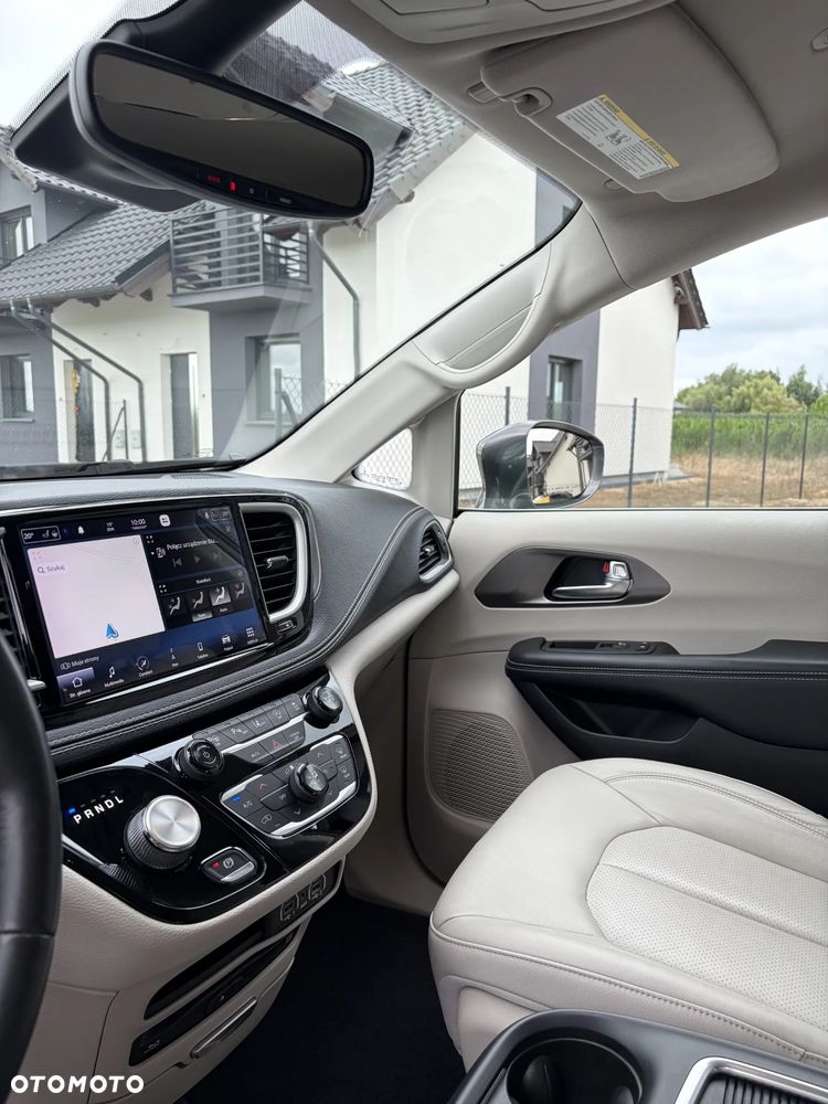 Chrysler Pacifica - 12