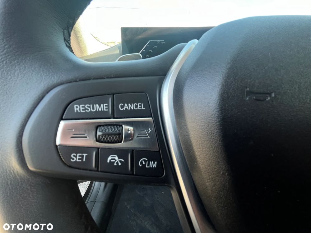 BMW Seria 3 318d Touring Sport Line - 19
