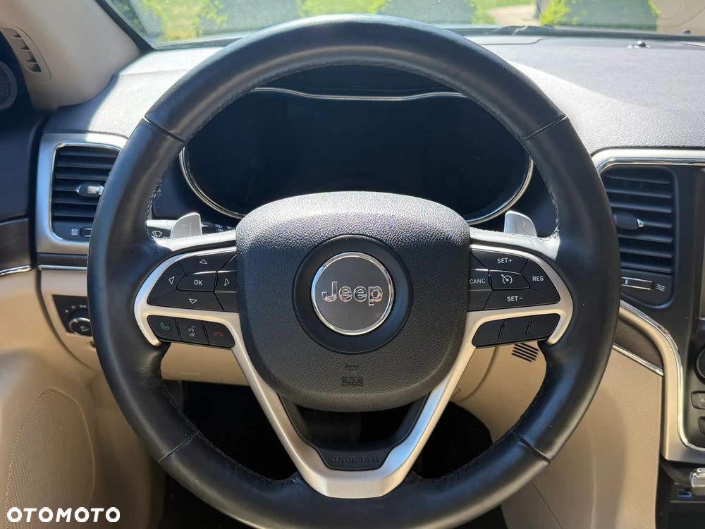 Jeep Grand Cherokee - 12