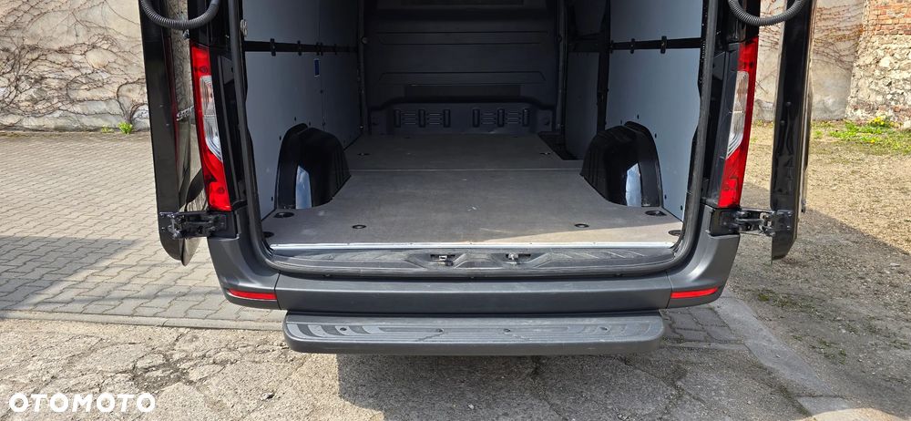Mercedes-Benz Sprinter - 22