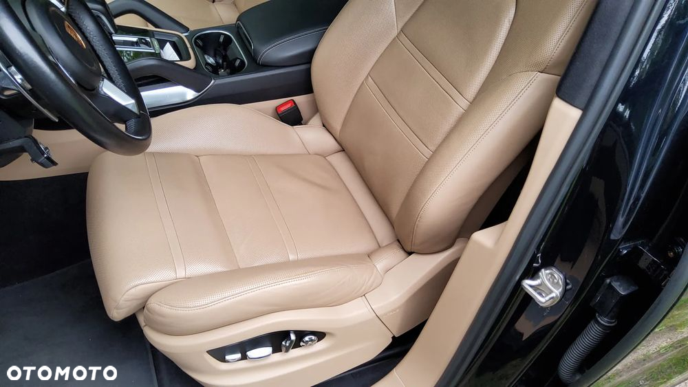 Porsche Cayenne Turbo - 13