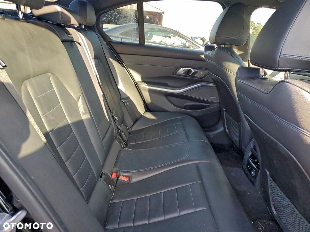 BMW Seria 3 330i Edition Luxury Line Purity - 9