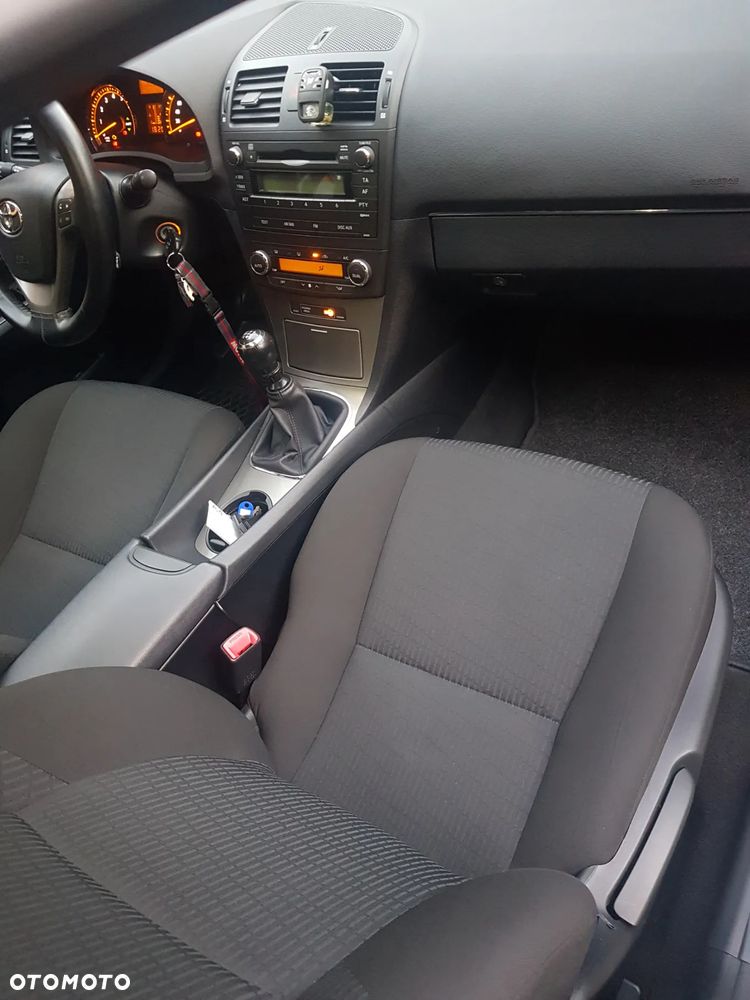 Toyota Avensis 1.8 Luna - 11