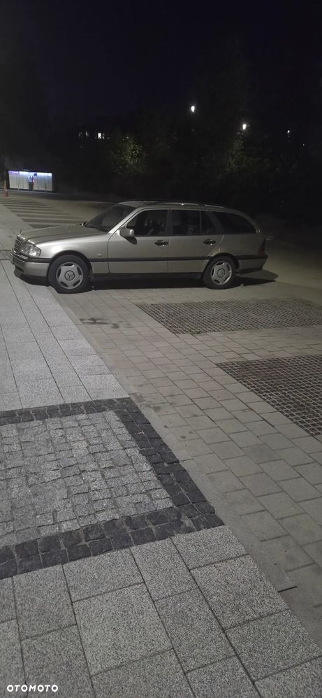 Mercedes-Benz Klasa C 180 T Classic - 6