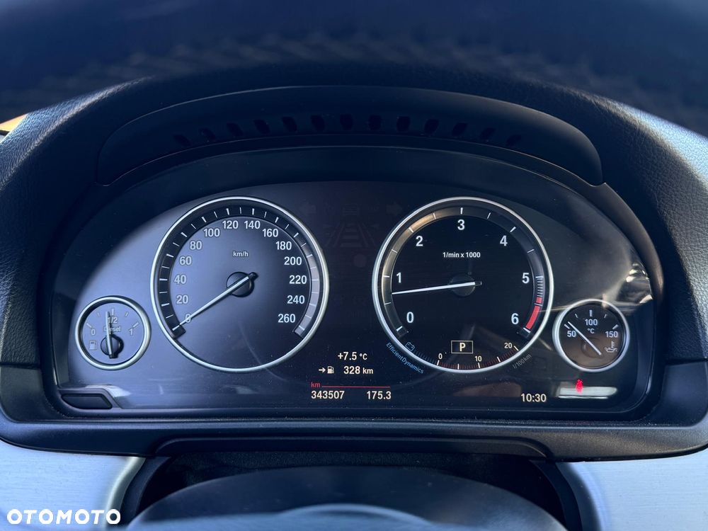 BMW Seria 5 530d xDrive - 9