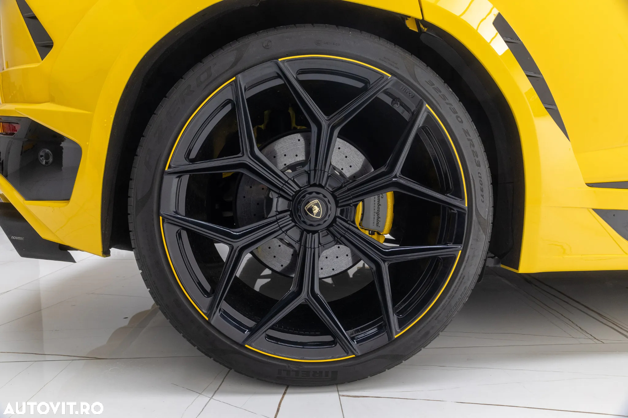 Lamborghini URUS - 12