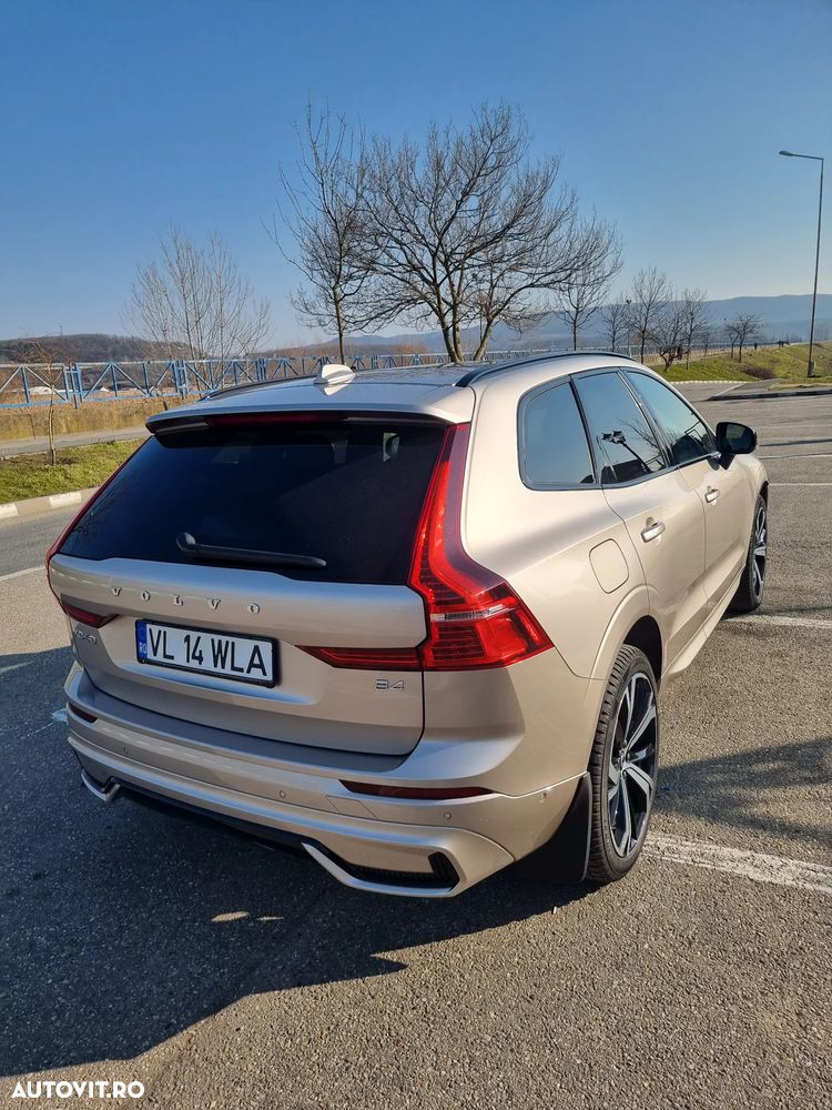 Volvo XC 60 B4 MHEV AT FWD Plus Dark - 6