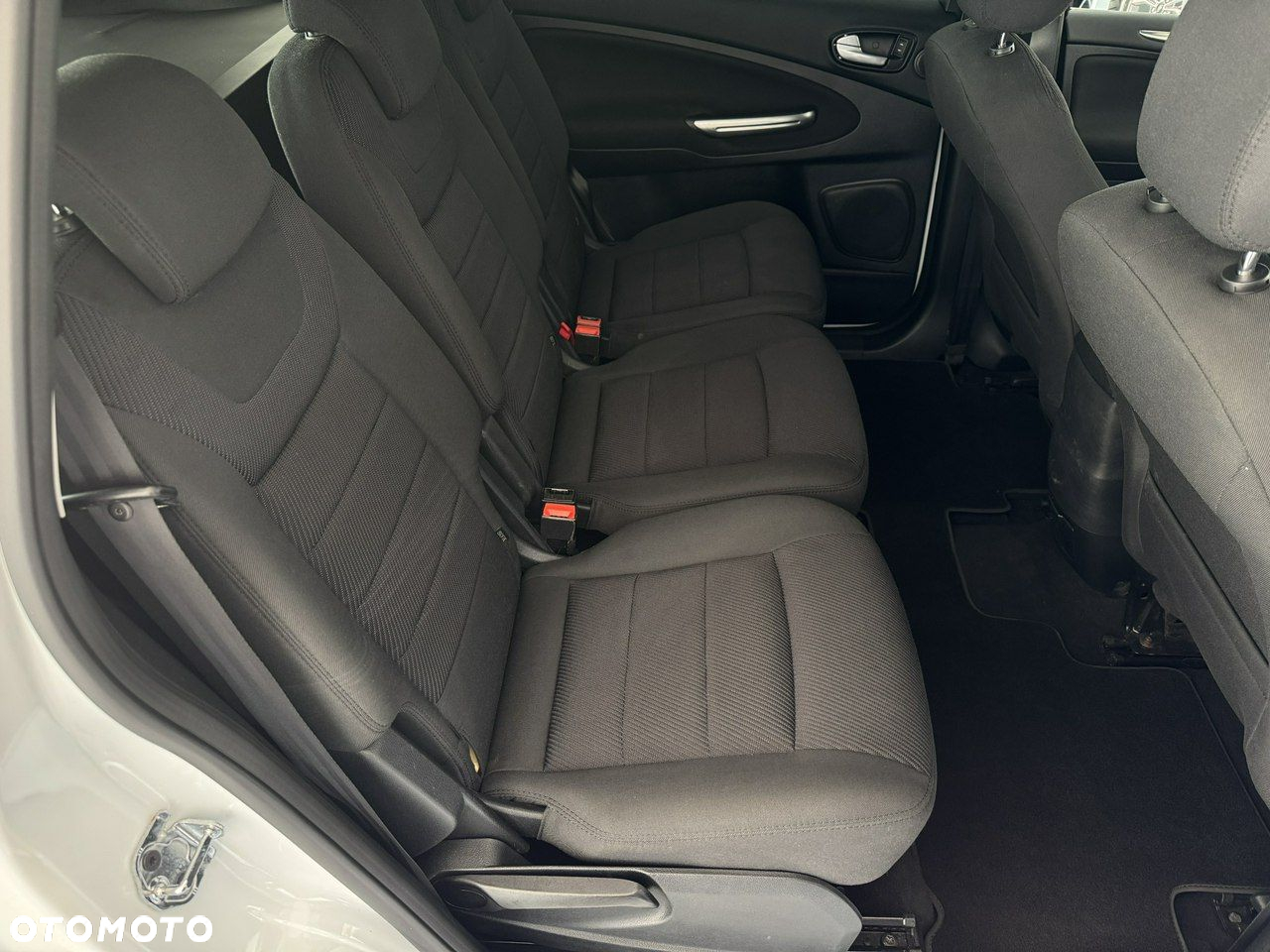 Ford S-Max - 19