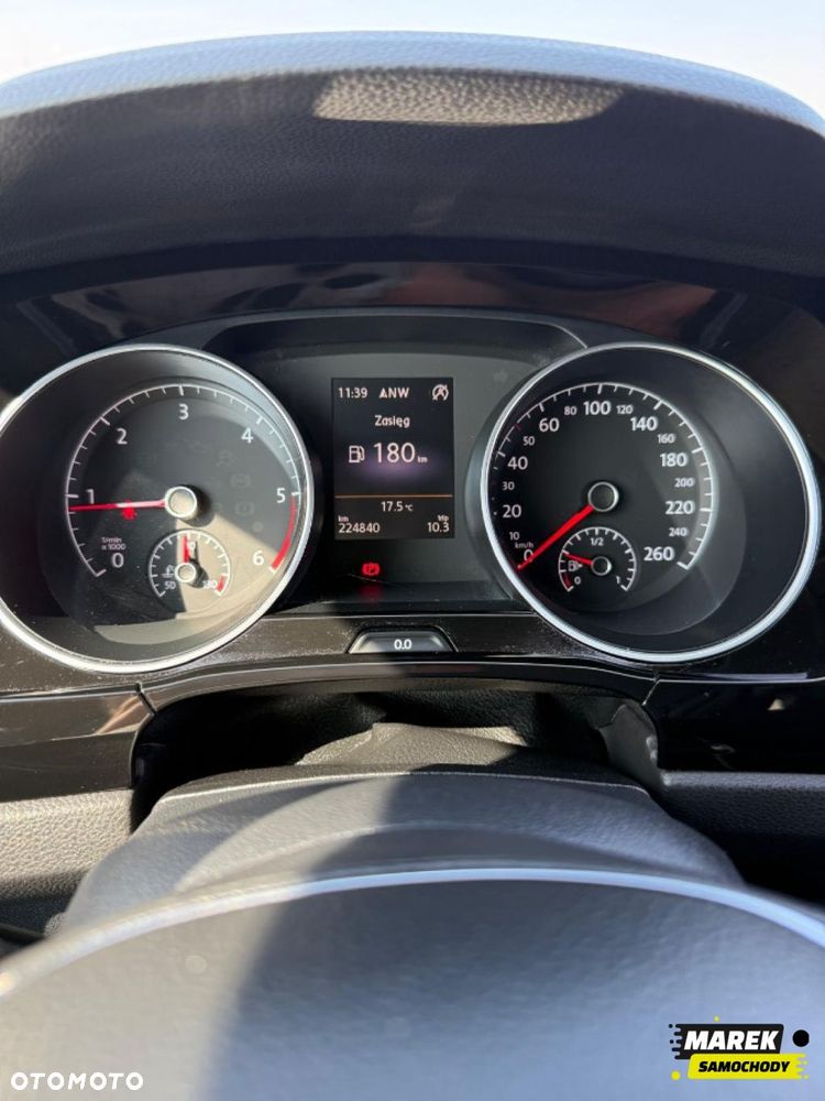 Volkswagen Touran - 8