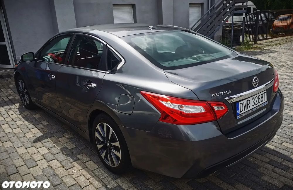 Nissan Altima - 3