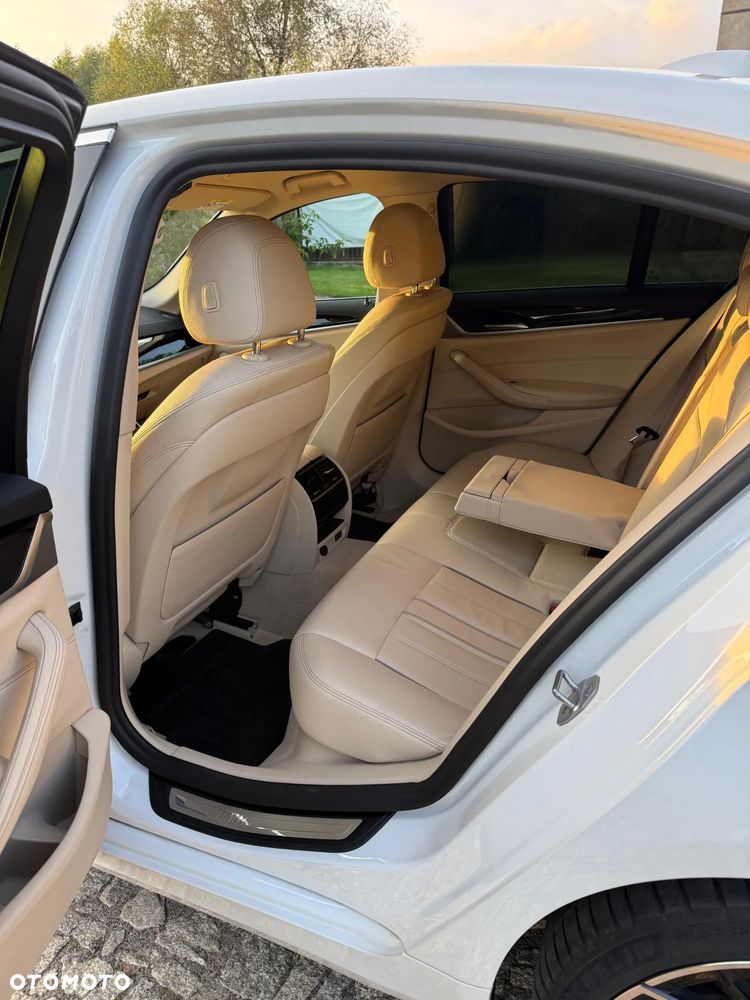 BMW Seria 5 520d - 28