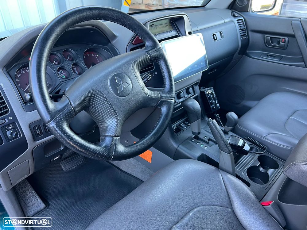 Mitsubishi Pajero 3.2 DI-D GLS ABS+TA+EC - 11