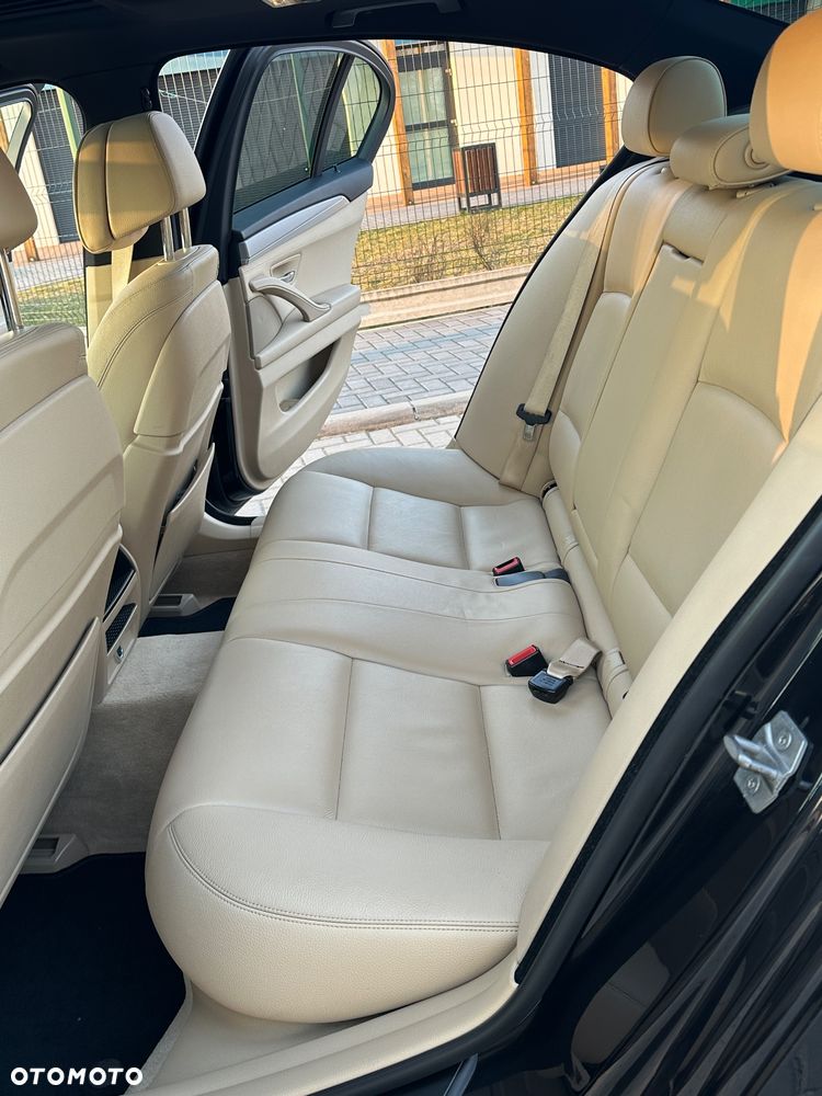 BMW Seria 5 520d xDrive - 12