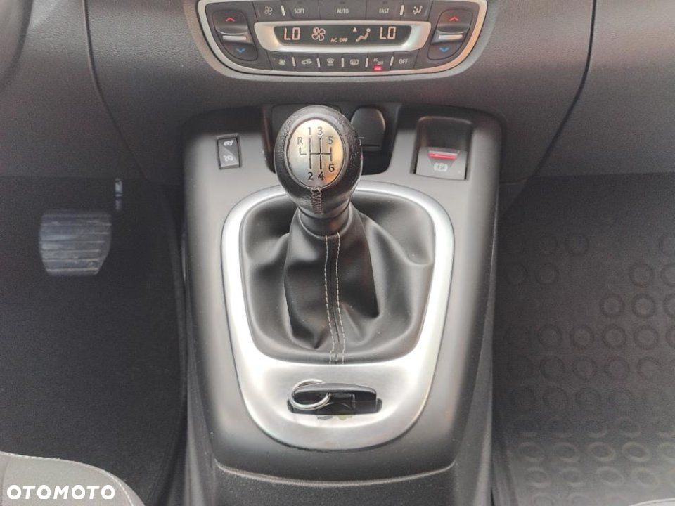 Renault Scenic - 17