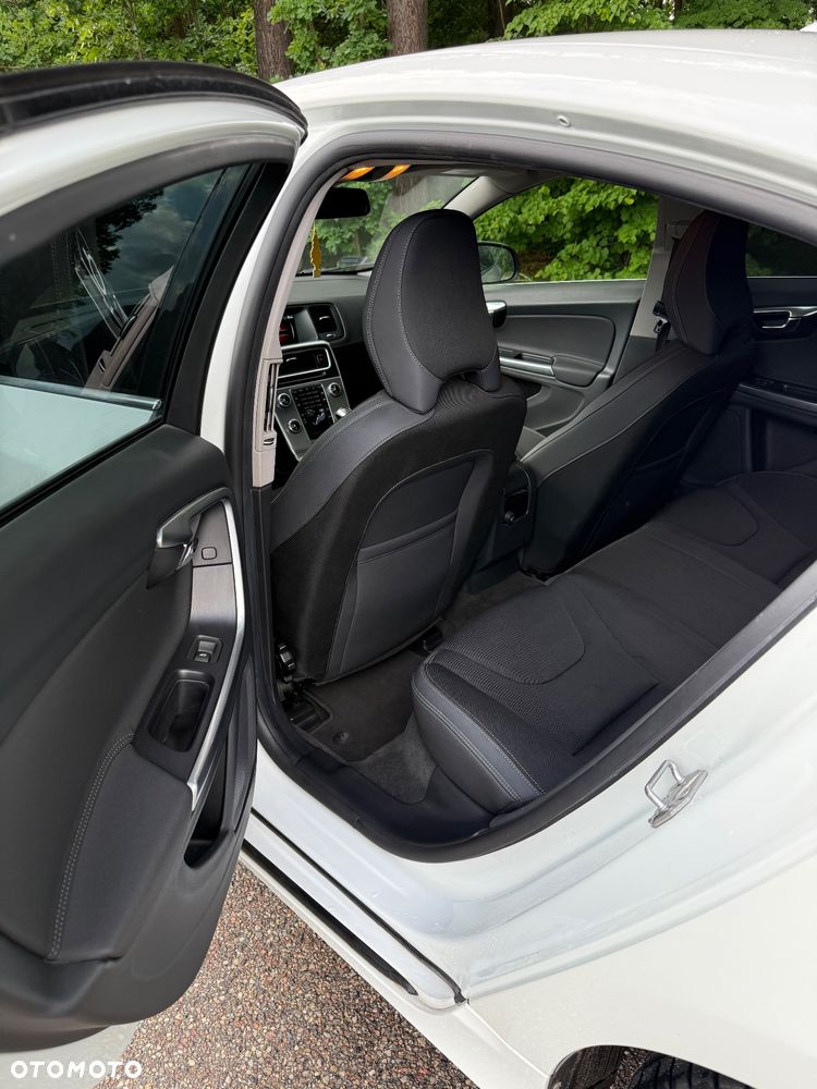 Volvo S60 D4 Drive-E R-Design Momentum - 13