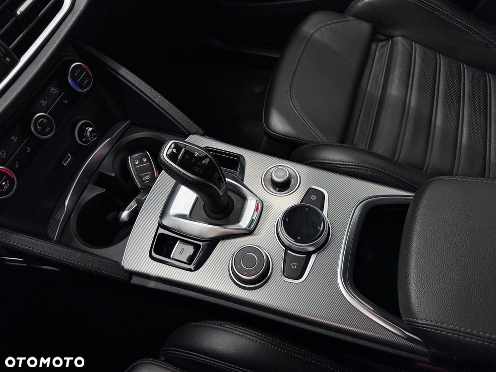 Alfa Romeo Stelvio 2.0 Turbo Veloce Q4 - 25