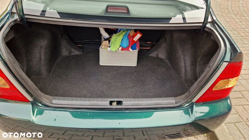 Toyota Corolla 1.6 VVT-i Sol - 10