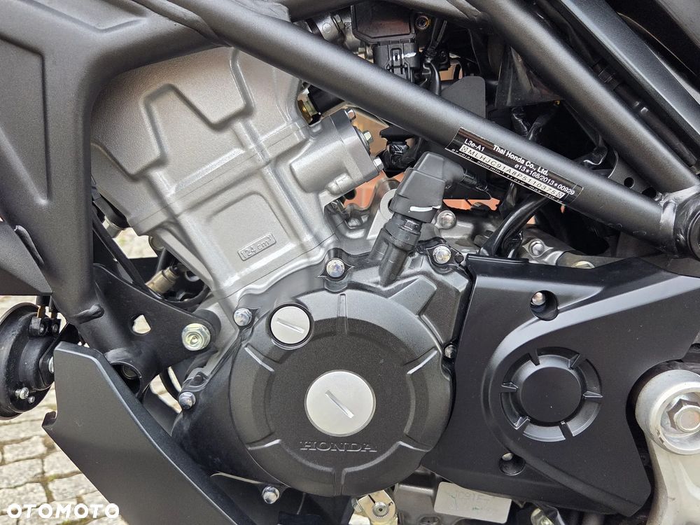 Honda CB - 12