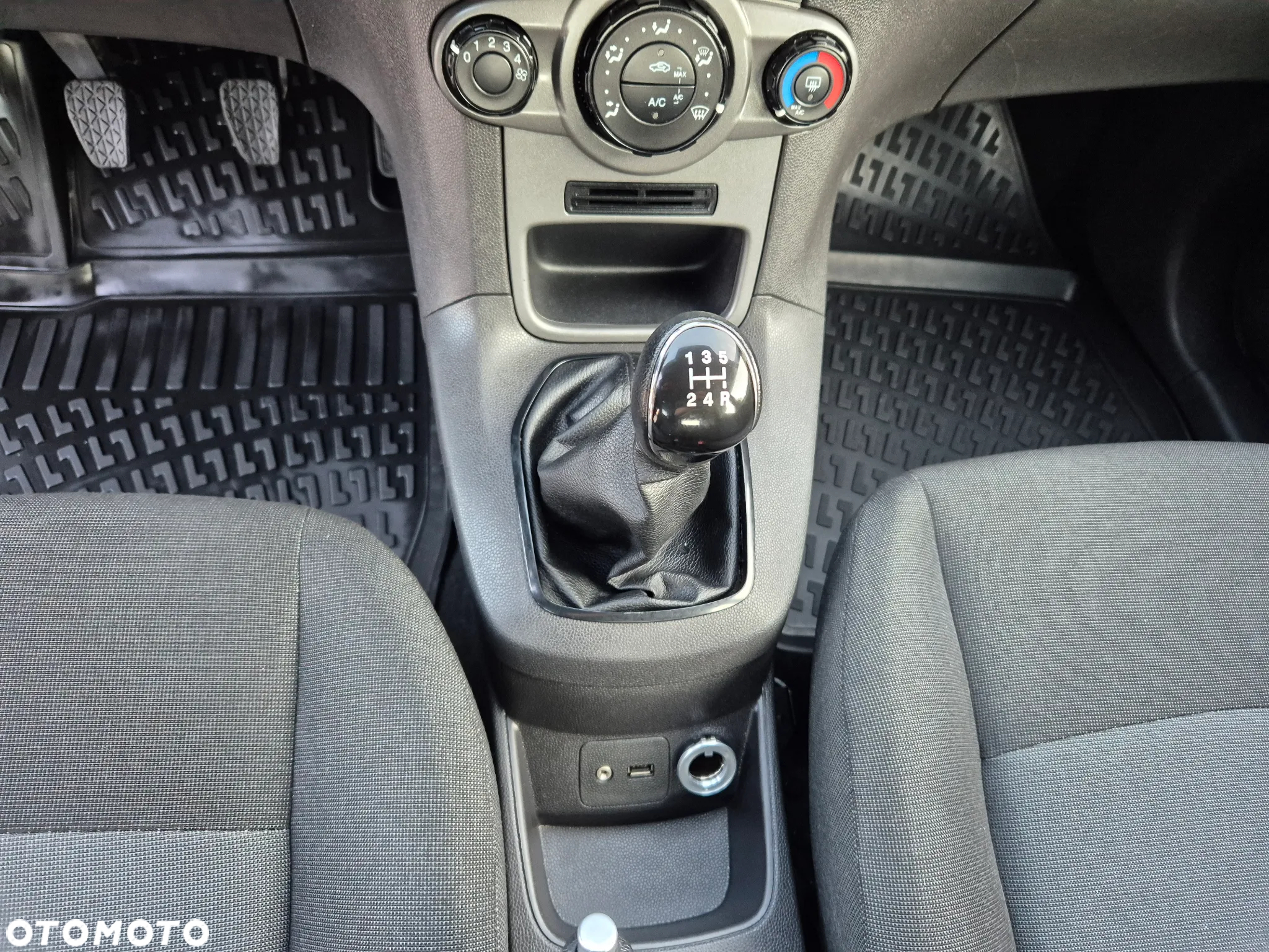 Ford Fiesta 1.25 Celebration - 27