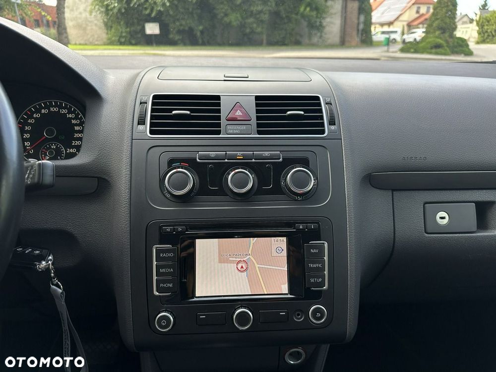 Volkswagen Touran - 18