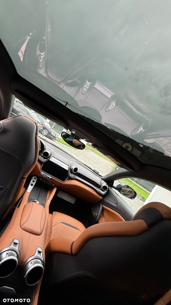 Ferrari GTC4Lusso - 14