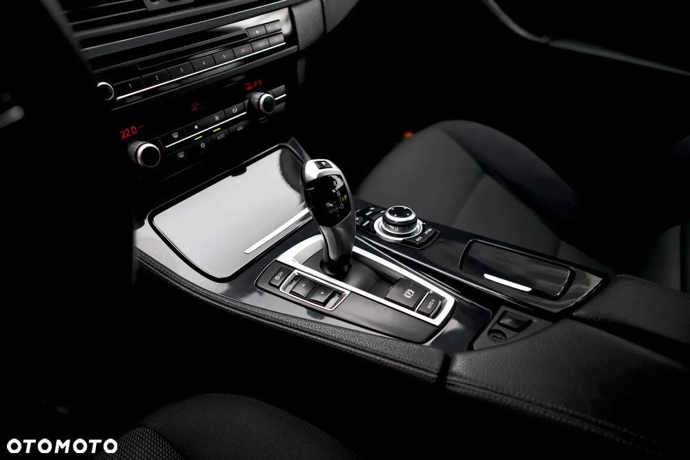BMW Seria 5 520d - 24