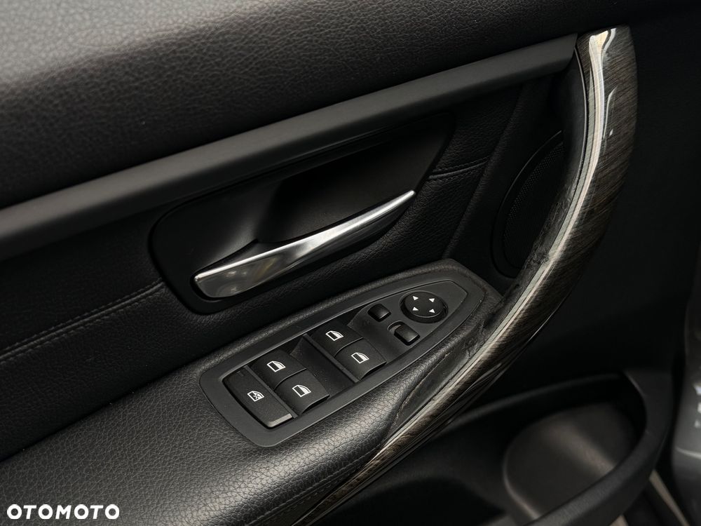 BMW Seria 3 328i Luxury Line - 17