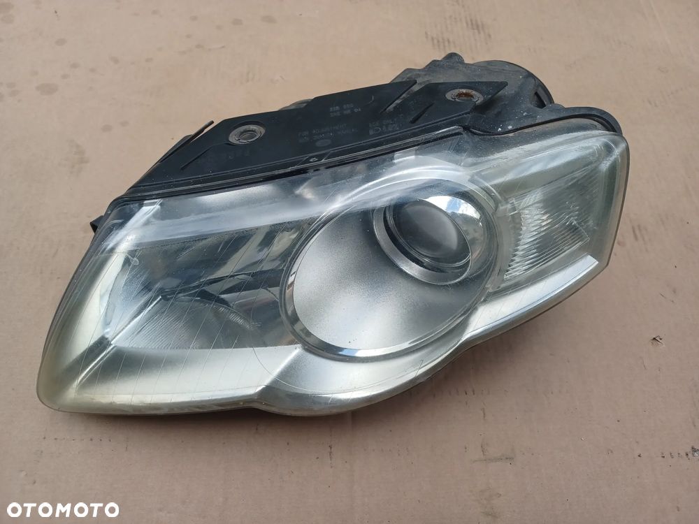 LAMPA PRZEDNIA PRAWA VW PASSAT B6 EUROPA - 1