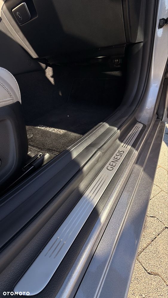Genesis G70 - 15