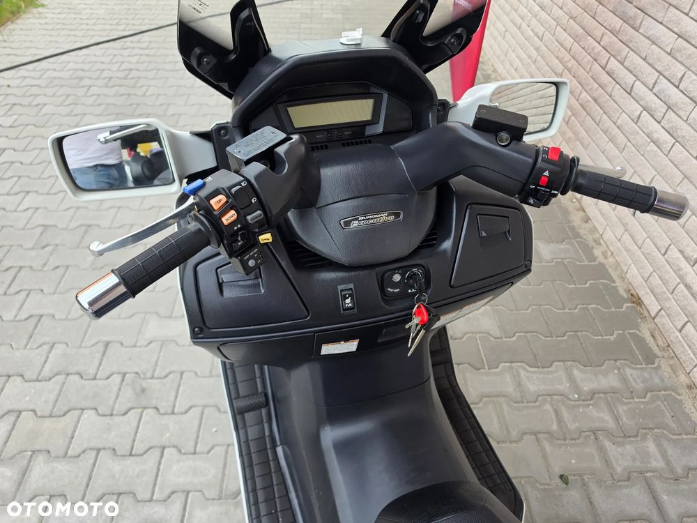 Suzuki Burgman - 23
