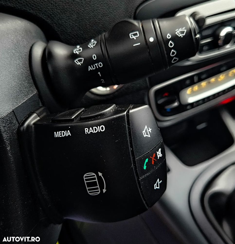 Renault Grand Scenic - 25